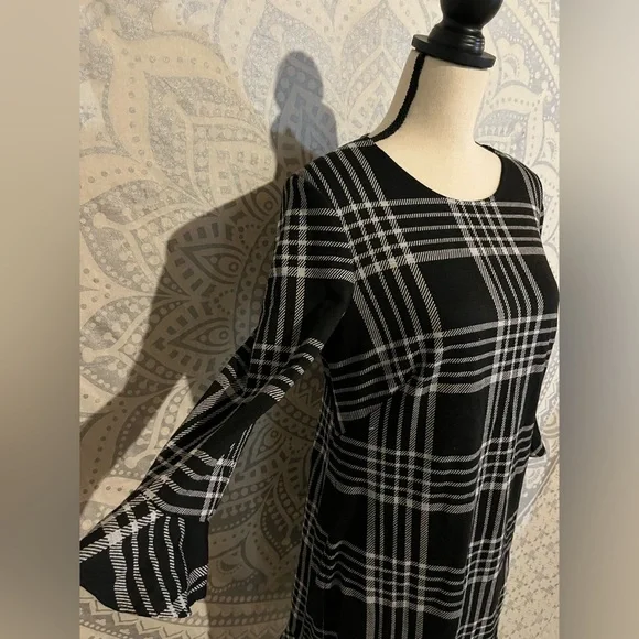 Chaps Plaid Long Sleeve Dress in Great Condition - Picture 5 of 7